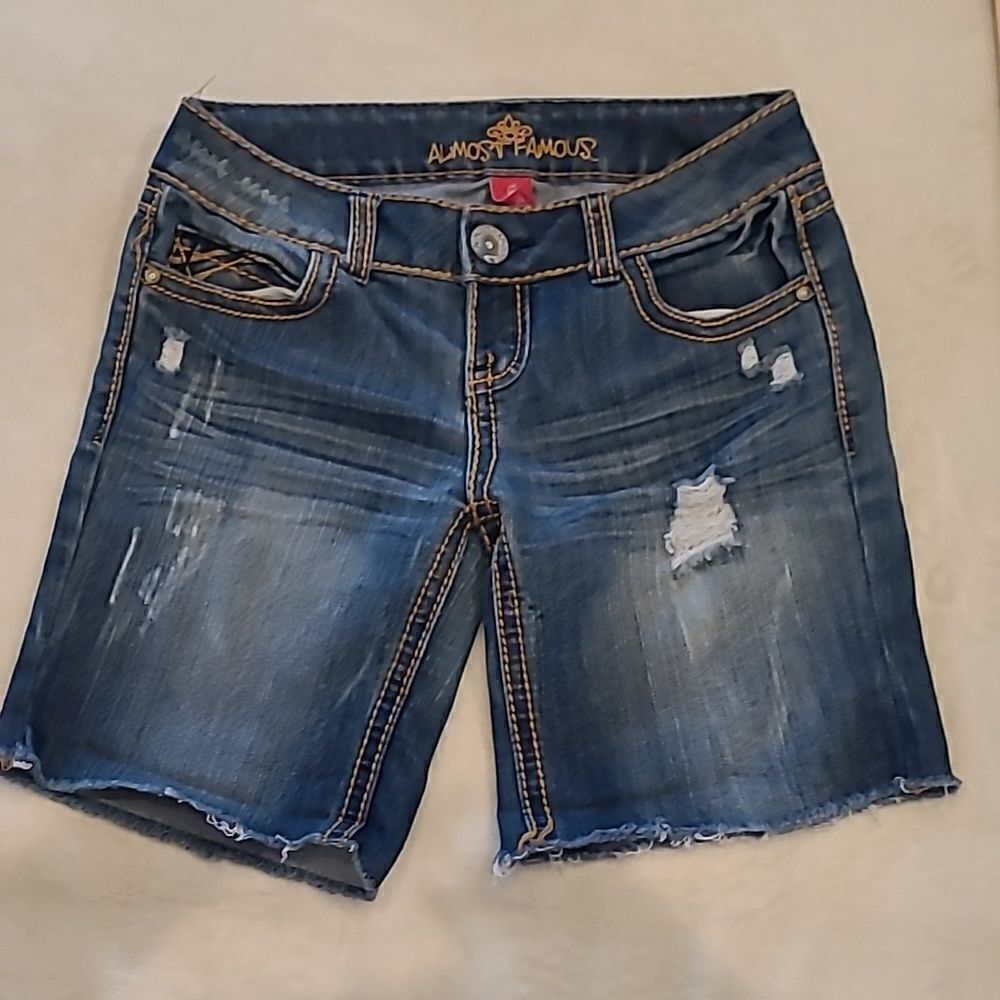 Almost famous sz 5 distressed denim shorts